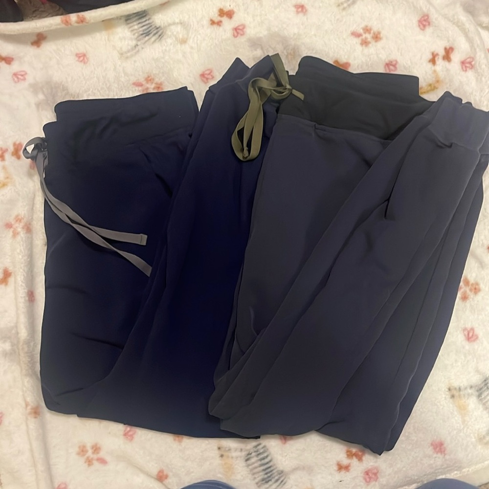 Figs Zamora jogger medium navy and faded navy scrub pants